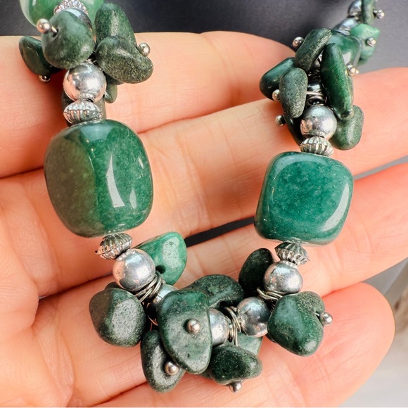 Beautiful weighted, bohemian chic silvertone and green stone necklace - Picture 3 of 5